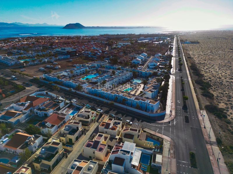 Foto b7529a6e-7f8d-4414-9d73-3799b4e78db8. Casa amb piscina a Corralejo Oliva (La)