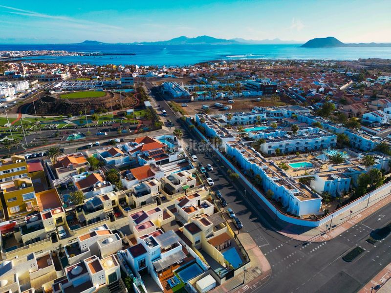 Foto e99bf465-daf4-487b-9b99-6e20cc1adbeb. Casa amb piscina a Corralejo Oliva (La)