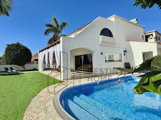 Chalet  El rincon. Chalet de lujo de 5 dormitorios en venta en corralejo