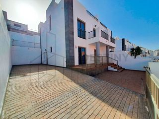 Casa  Moralillo. Maravilloso chalet en playa blanca de 3 dormitorios con vista pa