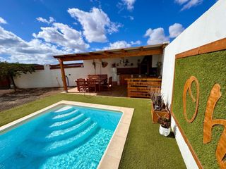 Haus  Caserio de la angurria. Casa encantadora con piscina de gran potencial en las playitas