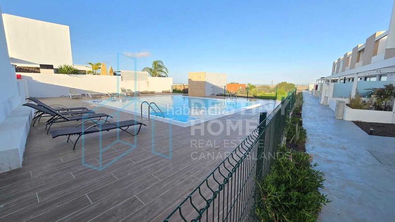 Foto ba5912a3-ffff-42a4-bf54-605963dbfa17. Dúplex amb piscina a Corralejo Oliva (La)