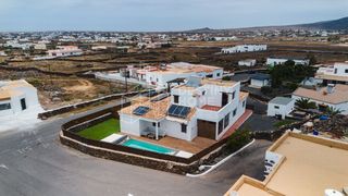 Chalet  Calle san antonio. Villa independiente con piscina privada en lajares