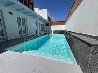 Haus  Perdiz. Espectacular chalet de 4 dormitorios en venta a corralejo