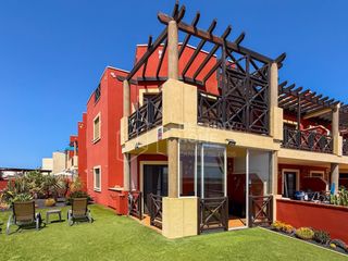 Apartament  Hermanas del castillo. Espectacular apartamento de 2 dormitorios con amplio jardín y ga