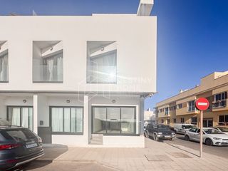 Duplex in El Cotillo. Dúplex de obra nueva a estrenar con azotea de uso exclusivo en e
