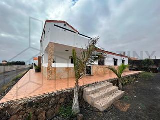 Chalet  Majanicho. Espectacular villa en venta en lajares