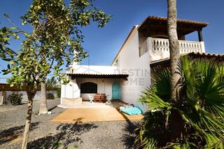 Chalet  Central. Espectacular chalé  de lujo en venta en lajares