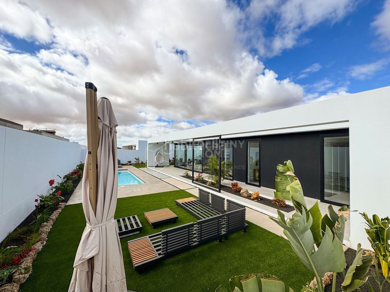 Foto 3027fb08-f5d8-4c67-8459-18f1788c43f8. Xalet amb aparcament piscina a Villaverde Oliva (La)