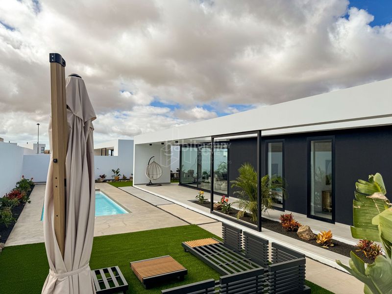 Foto 5c303e45-e801-4794-81d7-a477375bce5f. Xalet amb aparcament piscina a Villaverde Oliva (La)