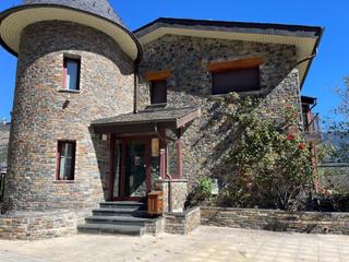 Affitto Chalet  N/a. Gran chalet unifamiliar a con apartamento independiente  escàs