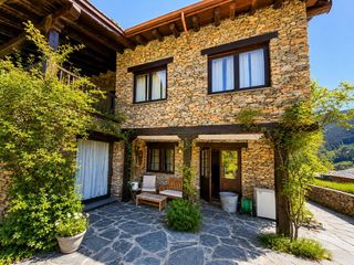 Casa  Carrer del regatell, 2-8. Chalet tradicional de 5 habitaciones  tipo borda  pal, la massan