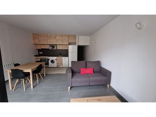 Lloguer Apartament  Ctra. de la rabassa, 1000. Apartamento amueblado de 1 habitacion , muy luminoso y bonitas v