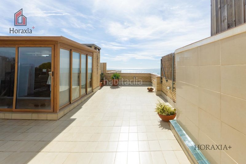 Foto 49d7b275-3916-4249-818a-fb89d22f0227. Pis amb xemeneia calefacció piscina a Lluminetes Castelldefels