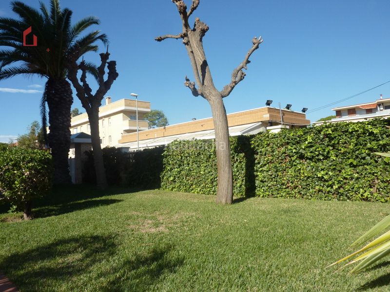 Foto 4e2d93c3-1cf0-4a2e-ba29-0bbd4829f483. Pis amb xemeneia calefacció piscina a Lluminetes Castelldefels