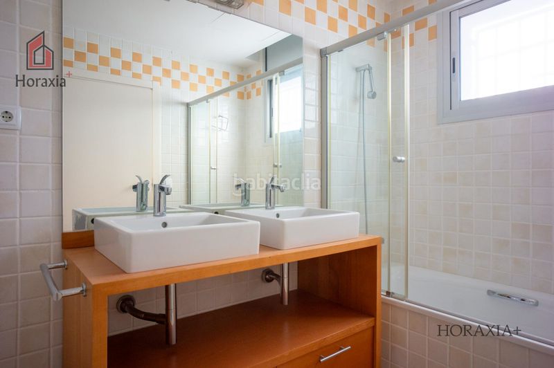 Foto f5adf07d-7be8-4a71-b004-3aa81ee55ea5. Casa amb calefacció aparcament a Bellamar Castelldefels