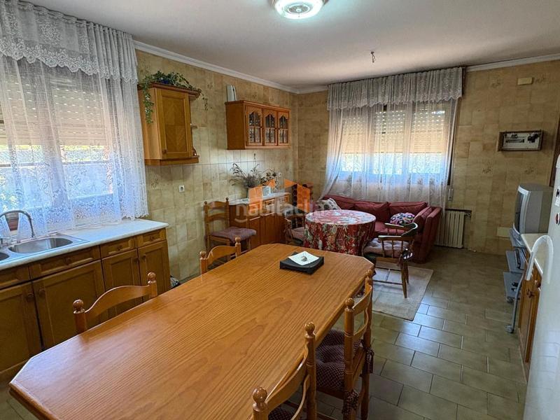 Foto db1e7abe-e95b-4558-89df-1803374213f9. Chalet en Nigrán centro Nigrán