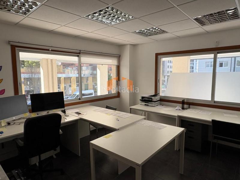 Foto d2a9c111-3d69-49cc-9fc2-9d72b75e90b8. Oficina amb calefacció aparcament a Navia Vigo