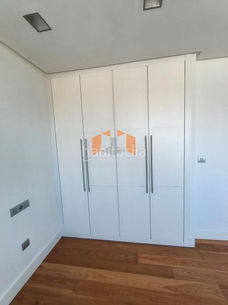 Foto 1853b47a-46b2-4c80-a268-a06d3f5a1f1f. Lloguer àtic amb calefacció aparcament a A Salgueira - O Castaño Vigo