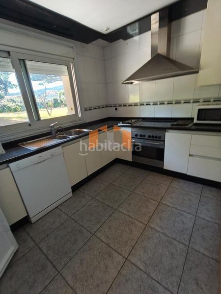 Foto 94967118-4043-41da-862d-d52245fd999e. Xalet amb calefacció aparcament piscina a Comesaña - Matamá Vigo