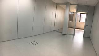 Rent Office space in Can Roca. Oficina en edificio de oficinas