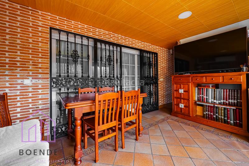 Foto a78ad44b-328d-45a9-b771-5ccc6348dd98. Chalet con camino riscaldamento parcheggio in Parque Europa-Los Pitufos Pinto