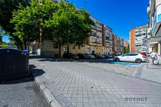 Etagenwohnung  Calle de ponferrada. Cuidado: este piso podría hacerte cambiar de planes por completo