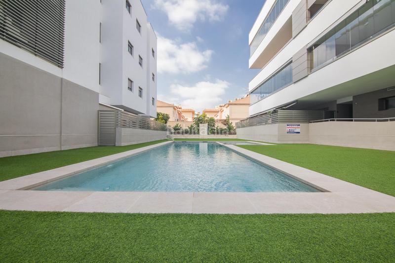 Foto 096d1774-4826-4426-acfe-f4db40b1ed40. Attico con riscaldamento parcheggio piscina in El Travaló - Martínez Valero Elche / Elx