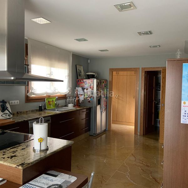 Foto e88bbd00-c757-4bf1-945b-ab7ca9fb646d. Xalet amb aparcament piscina a Novelda