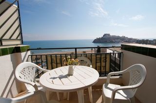 Lloguer Apartament en Avenida del papa luna 4. Vistas frontales a la playa