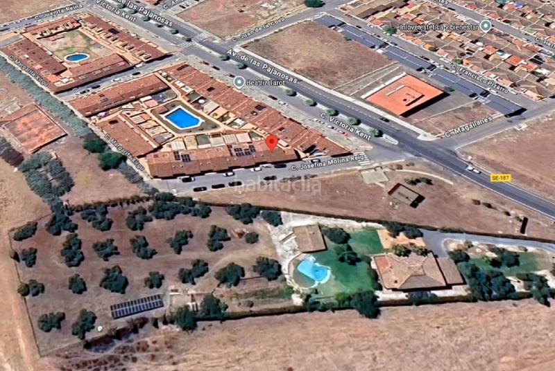 Foto db64acc7-e5bb-4d0d-917d-d28f1c155f63. Maison jumelée dans Guillena pueblo Guillena