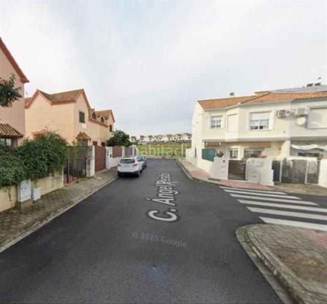 Foto 09576c69-853b-4f26-9236-fc88a86fb16a. Casa aparellada a Colegio Europa Espartinas