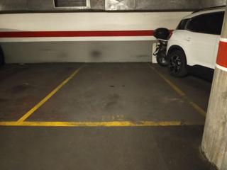 Parking coche en El Clot