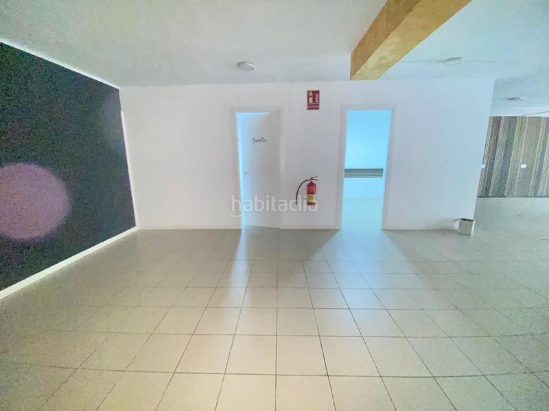 Foto dbc5074c-04cc-4a0a-a8d8-df3c05f420a8. Alquiler local comercial en La Guineueta Barcelona