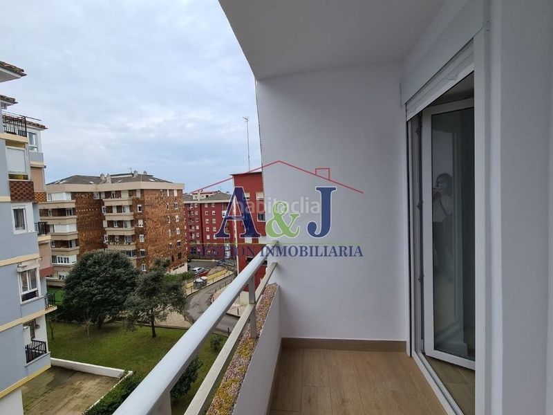 Foto fccb8c4b-71e1-49bc-a2b6-050d3cea37a2. Rent flat with heating in Los Castros Santander