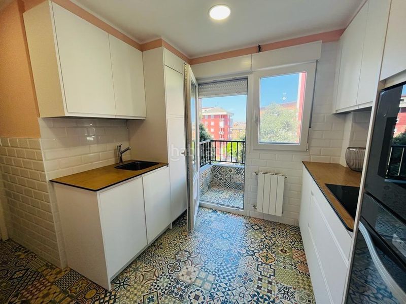 Foto c8b0f5a8-aa1e-437d-bc1f-fdfb7e40d9c7. Rent flat with heating in Los Castros Santander