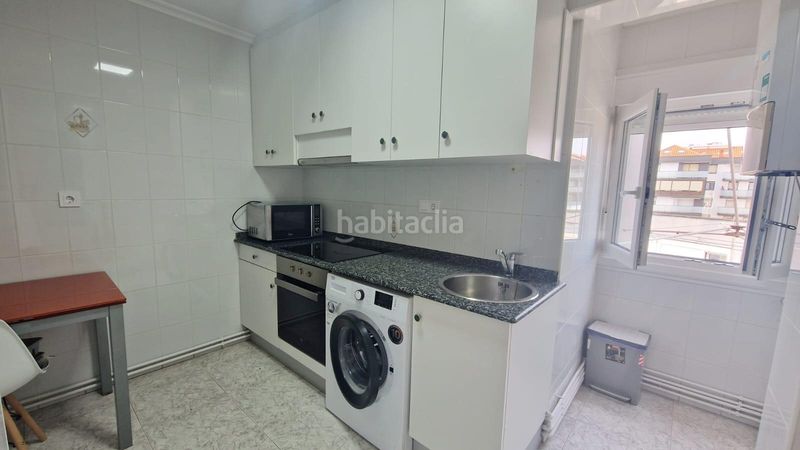 Foto c6549d43-6515-4755-a42d-dbbacb17e6ac. Lloguer pis amb calefacció a Los Castros Santander