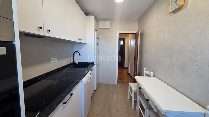 Foto 27f4a5f1-be10-4605-b5c3-c48225a0b878. Alquiler piso en calle fernando rios 20 vivienda con vistas espectaculares en Santander