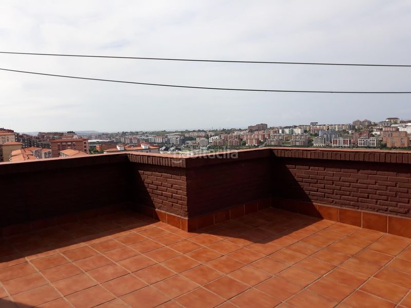 Foto a2df0fb5-c502-4e80-aa6d-3c84ee60a8c2. Alquiler piso en calle fernando rios 20 vivienda con vistas espectaculares en Santander