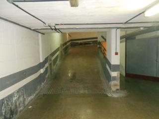 Aparcament cotxe a PAU 2-600. Ref. 2220 se vende cochera cerrada