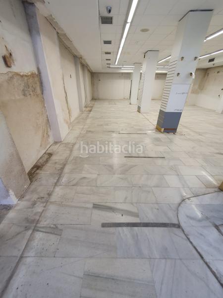 Foto ddf3798f-cfbe-4de0-84ba-503610dd213d. Alquiler local comercial ref.b162 se alquila amplio local céntrico en Puertollano