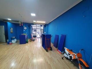 Lloguer Local Comercial a Centro. Ref. b191. alquiler local en avda 1º de mayo