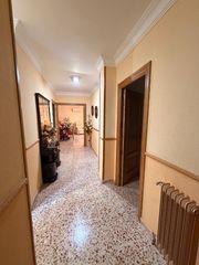 Pis a Centro. Ref. 2536 venta de piso exterior y soleado en zona de salesianos