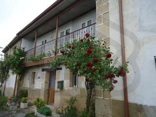Casa a Villarcayo de Merindad de Castilla la Vieja. Bonita casa  de piedra con terrenos.