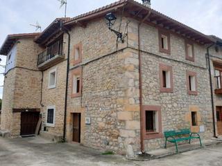 Casa a Valle de Tobalina. Casa de piedra reformada en el valle de tobalina