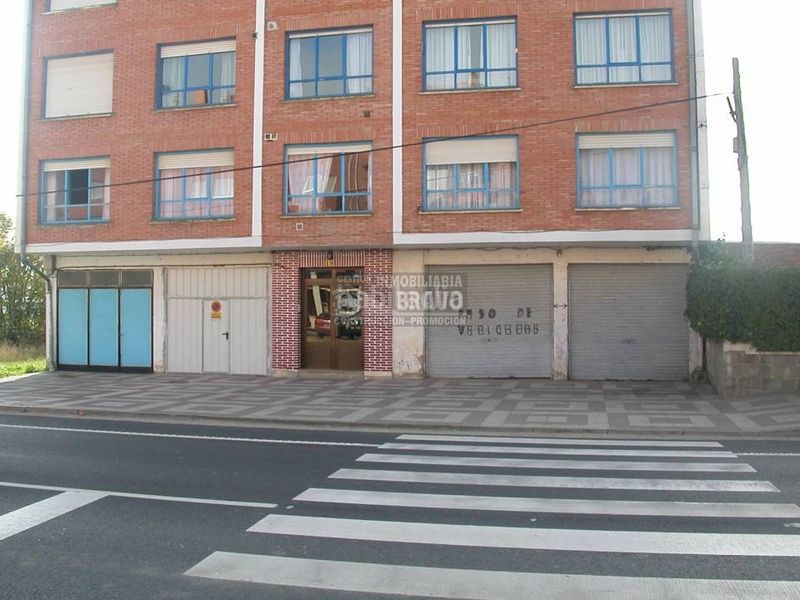 Foto ee6e218a-ac51-4122-b56e-8490fbec935f. Local comercial a Medina de Pomar