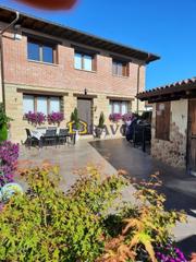 Casa a Medina de Pomar. Chalet adosado en la zona de medina de pomar