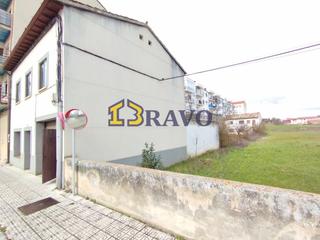 Maison jumelée à Trespaderne. Casa en venta con terreno en trespaderne