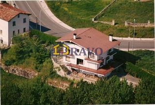 Maison à Trespaderne. Chalet independiente en venta en trespaderne