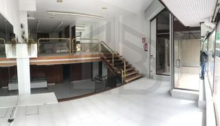 Local Comercial a Avenida burgos 13. Local comercial muy céntrico en venta o alquiler.